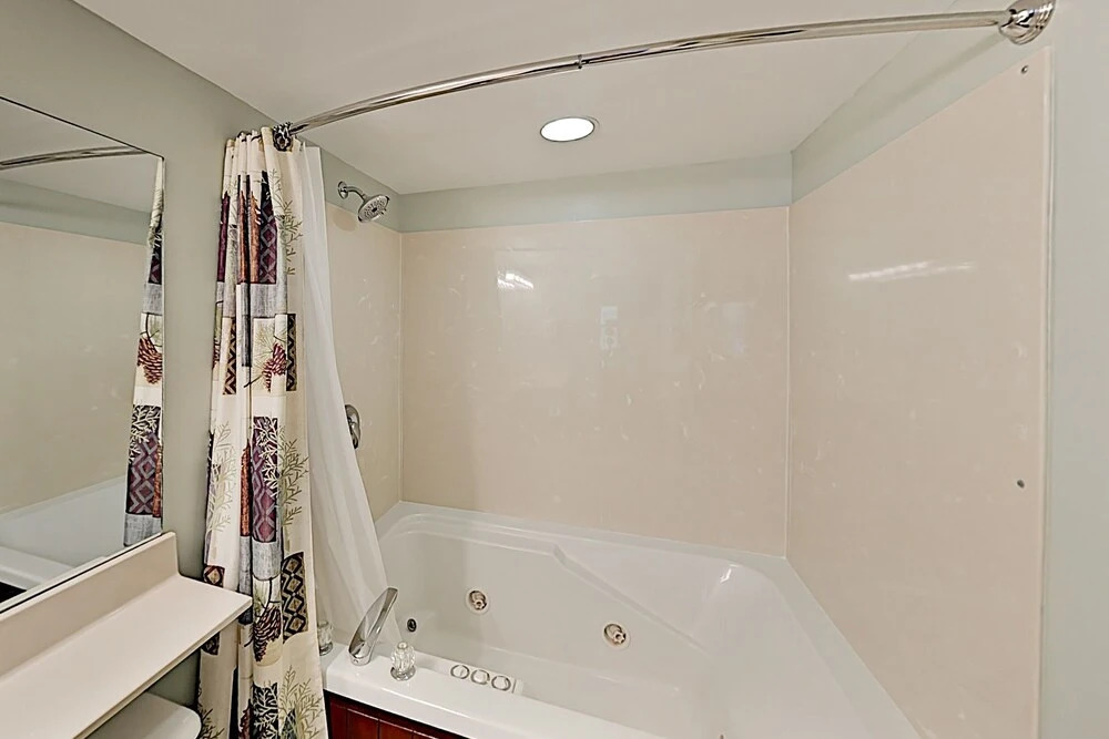 Luxe Creekside End Unit W/ Pool - Walk Downtown! 2 Bedroom Condo