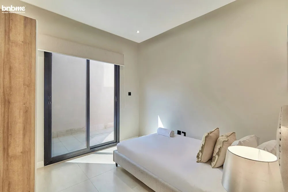 bnbmehomes-3BR Apt with Pvt Balcony-B1