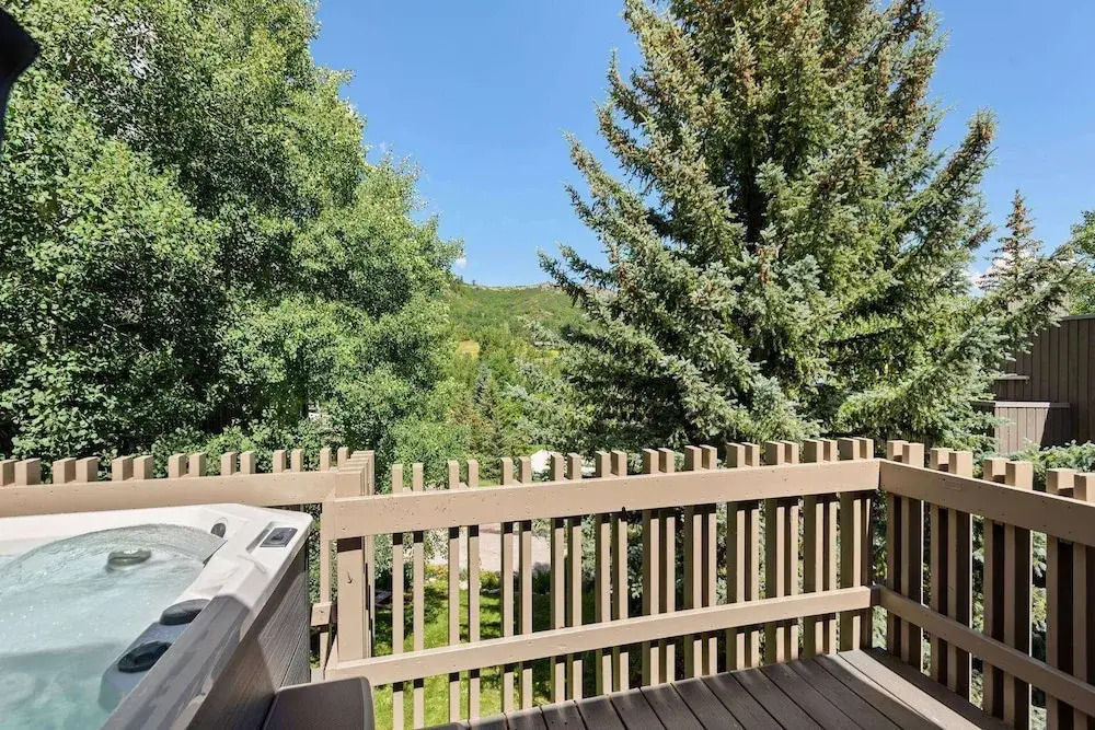 Snowmass Modern 3 Bedroom w/ Hot Tub 251