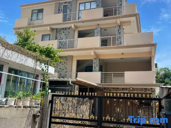 Luxurious Teak Furnished City Apartment w/ Pool