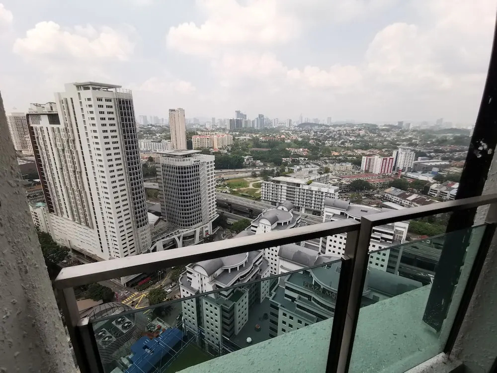 Lumi at Sunway 163 by Ooakstay