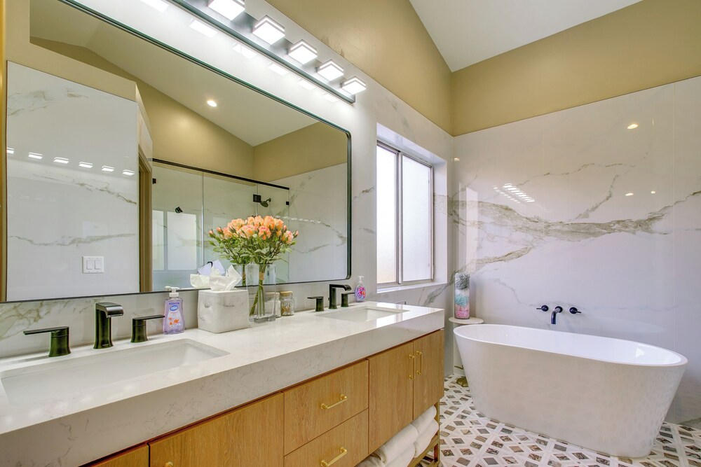 Walk to Cabriolet Lift! 3,600-sq-ft Family Home