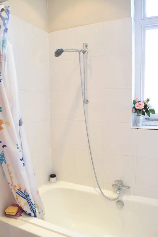 1 Bedroom Apartment Overlooking Queen's Club