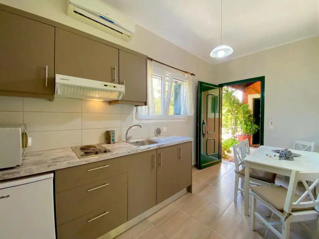 Asteraki Beach House by DadoVillas