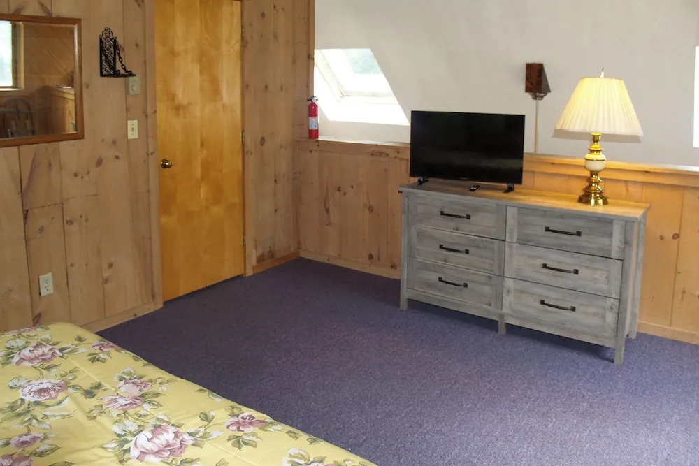 Cozy Mountain Retreat w/ Deck ~ 3 Mi to Mount Snow
