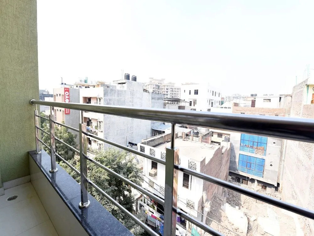 OYO 14387 Luxury Inn