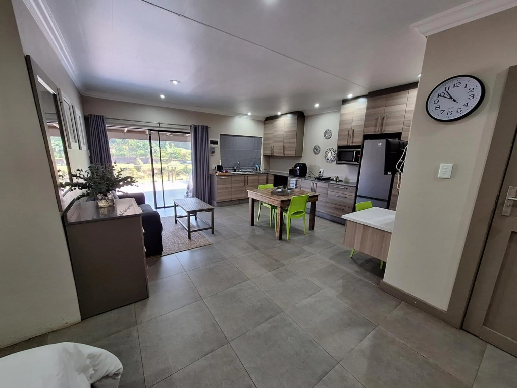 Studio 4 Churchill Lane Apartment