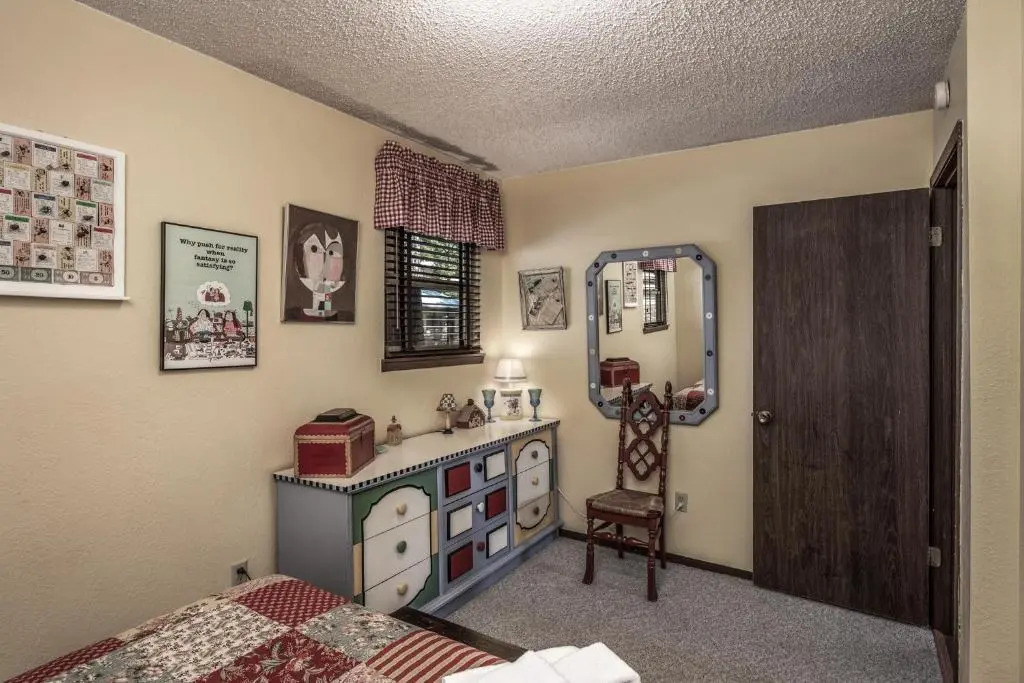 Fox Hollow Condo #08, 2 Bedrooms, Sleeps 6, Wood Stove, Barbecue