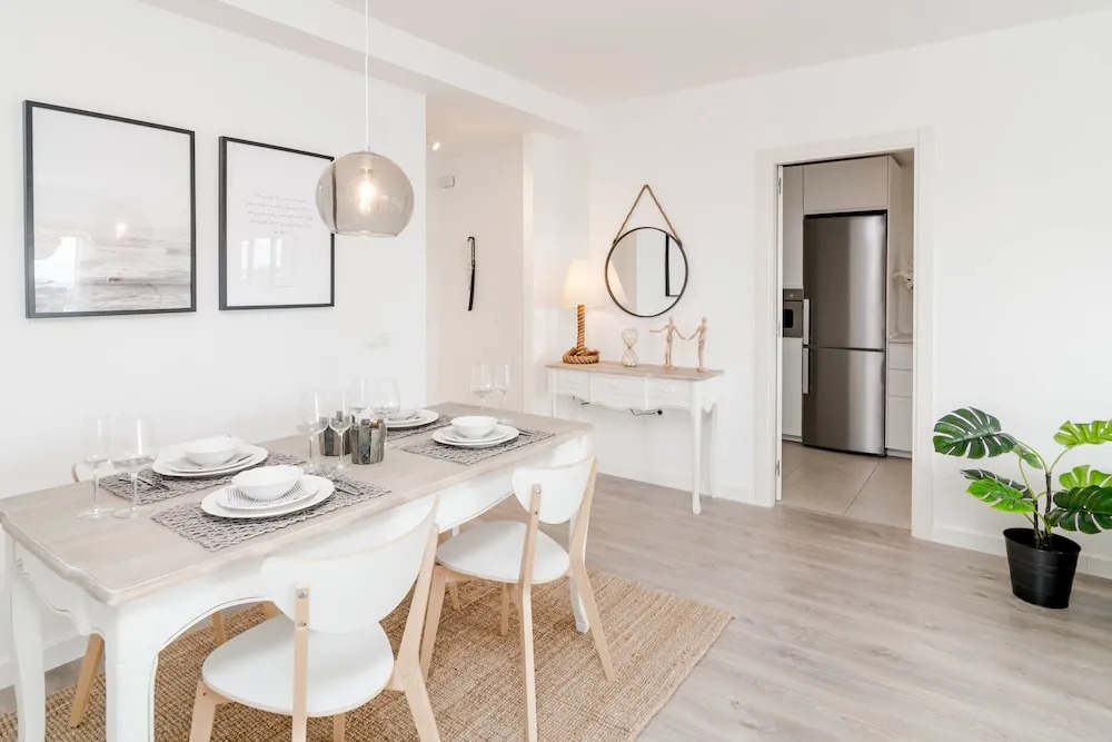 ALB301-New 2 bedroom apt with shared roof top pool