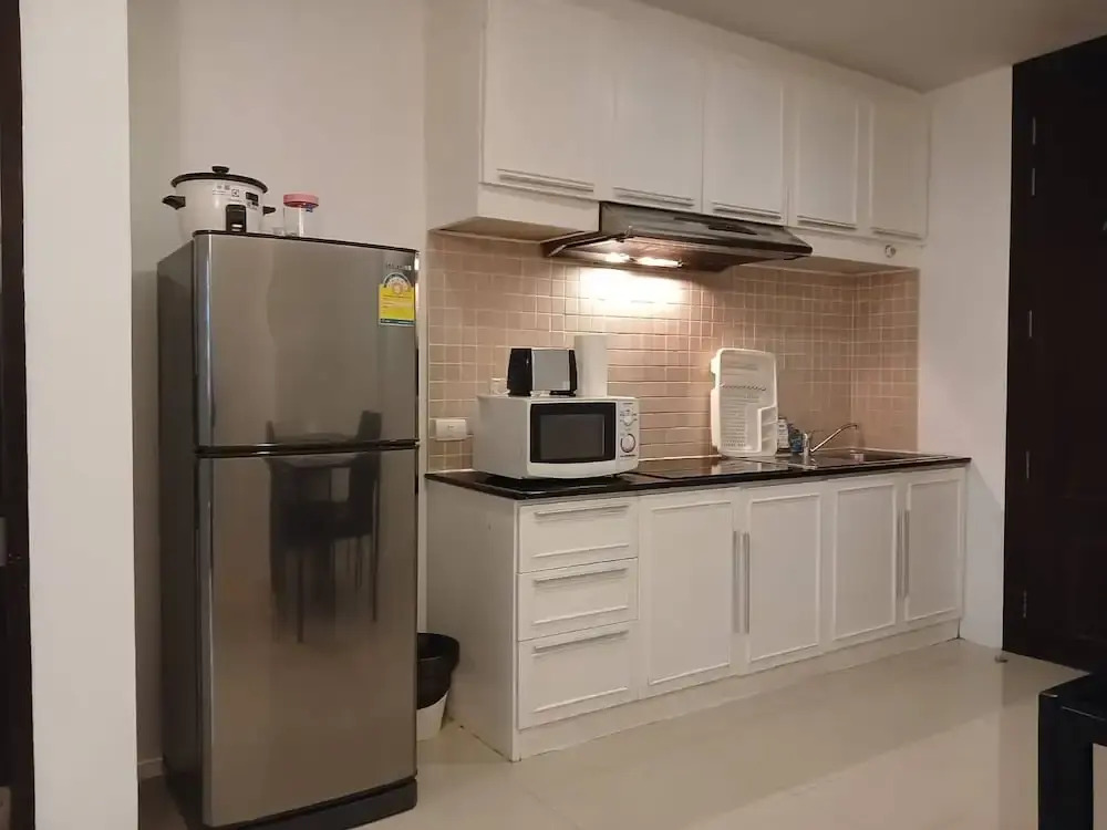 6-32 - 1 Bdr Condo With Balcony and Shared Pool