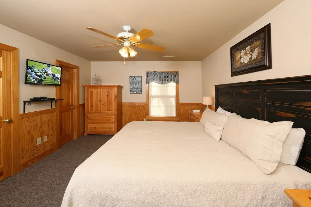 Cedar Falls 8 - Three Bedroom Chalet