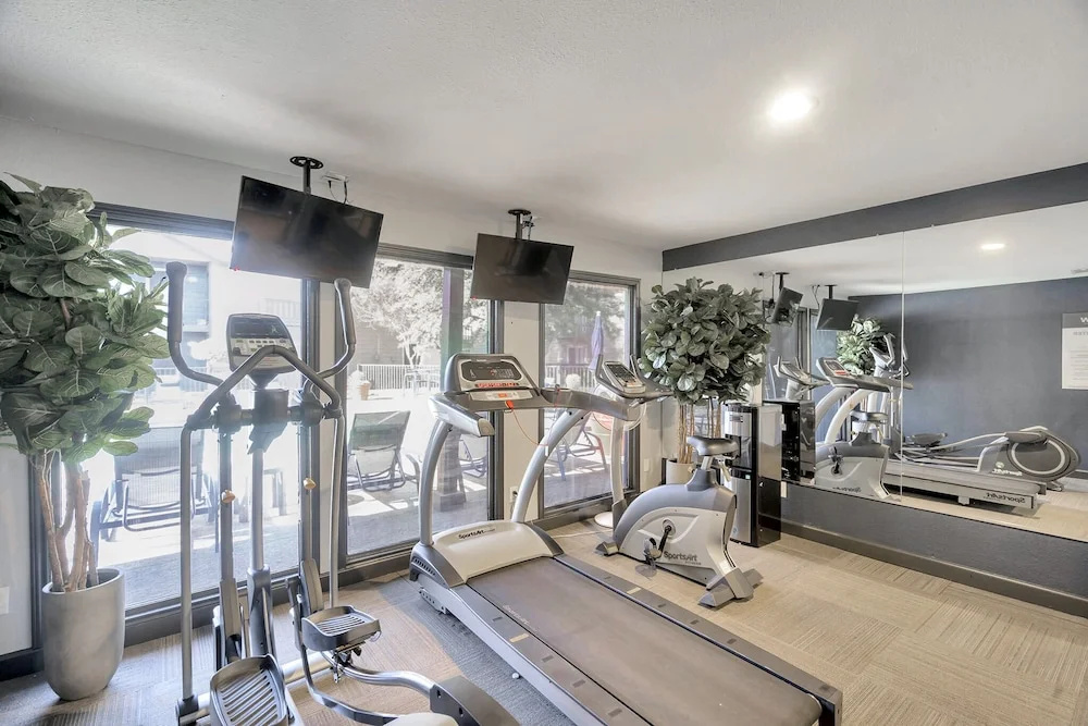 Lovely Midland Getaway With Fitness Center
