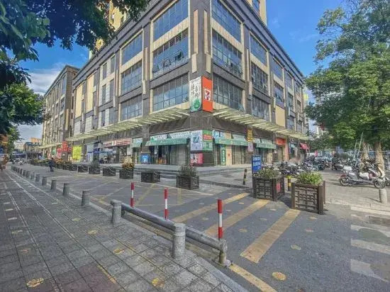 Qianyu Serviced Apartment (Foshan Pingzhou Jadeware Street)