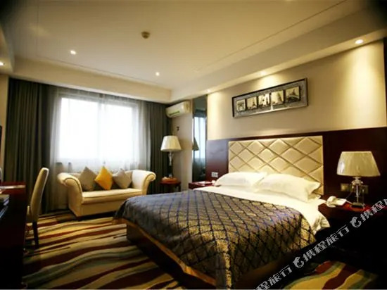 Zhongzhou Business Hotel (Nongye Road Nanyang Xincun Subway Station Store)