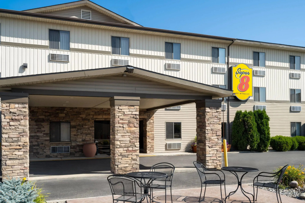 Super 8 by Wyndham Kalispell Glacier National Park