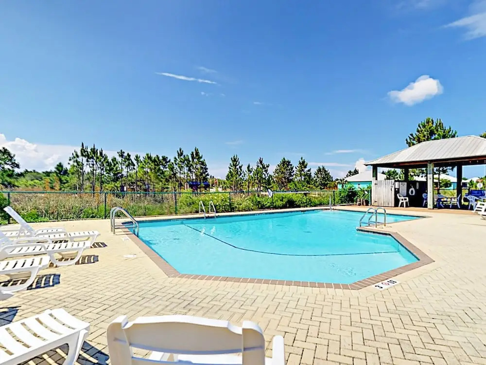 Updated Beach W/ Pools - Walk To Waves! 3 Bedroom Cabin