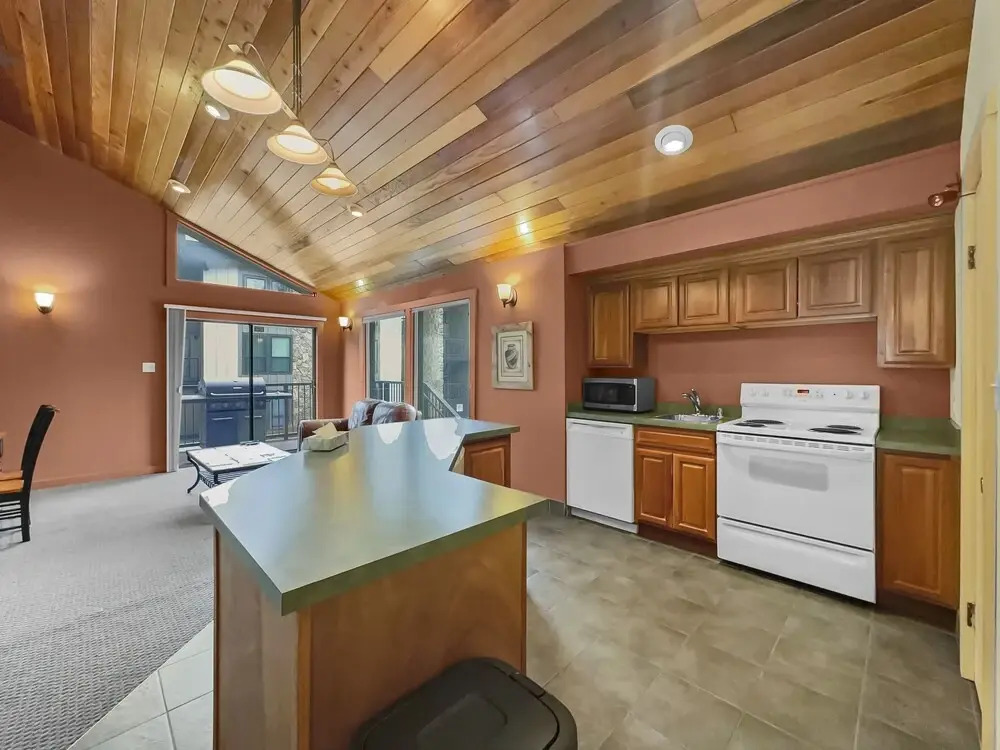 A105 Lake Cliffe 2 Bedroom Condo