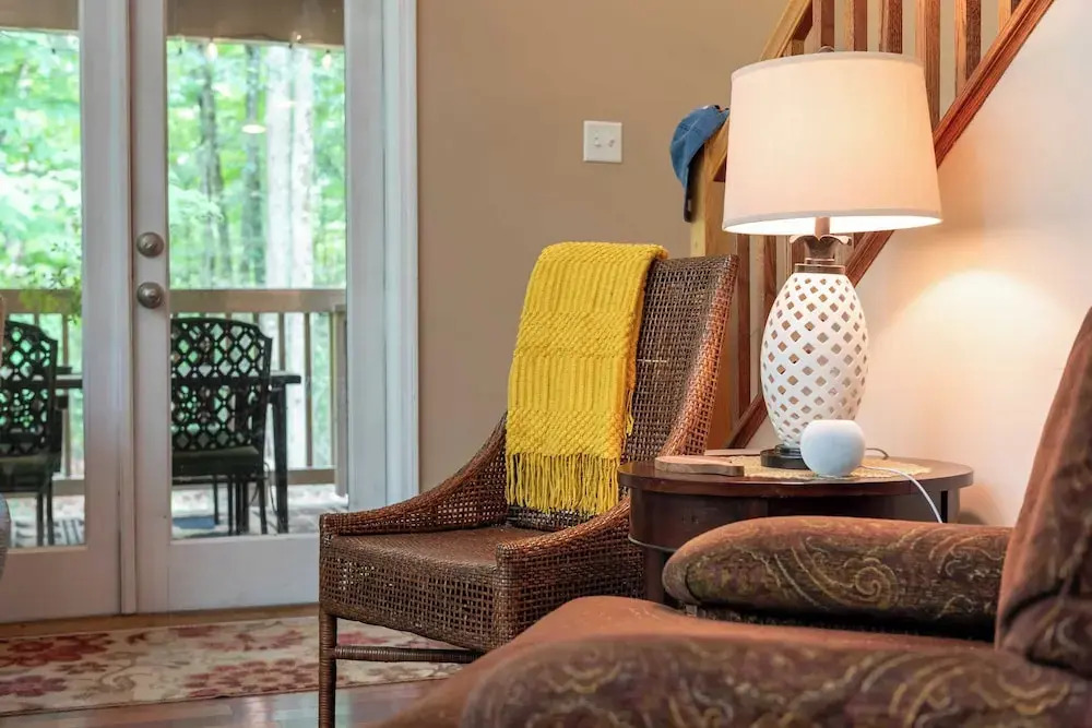 Bear Trail Chalet by Avantstay Retreat w/ Outdoor Living Deck & Fire Pit