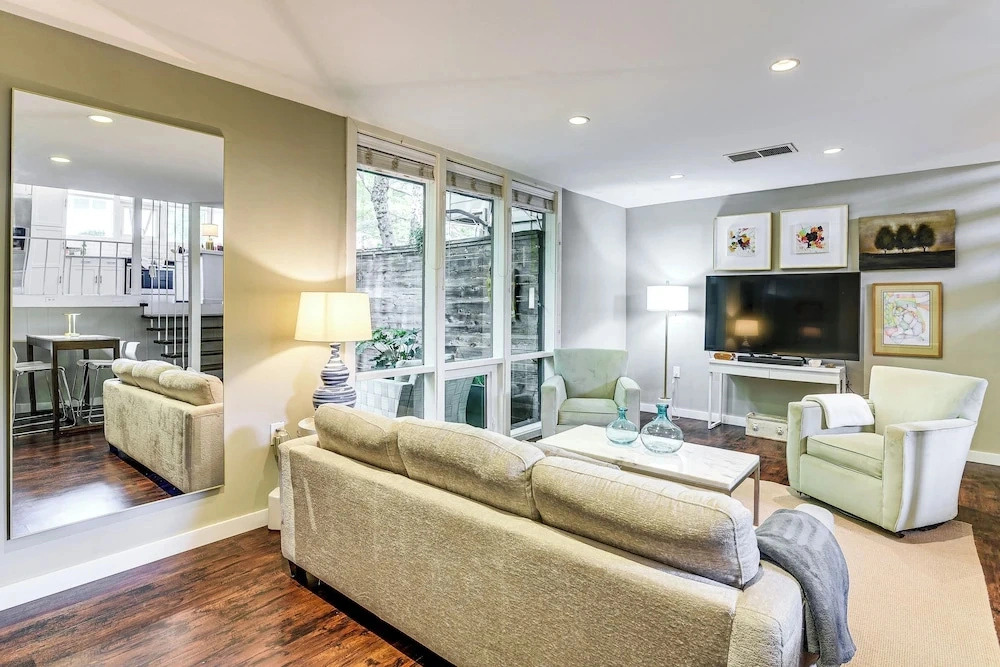 Pool Access! Sleek Condo, 2 Mi to Memorial Park