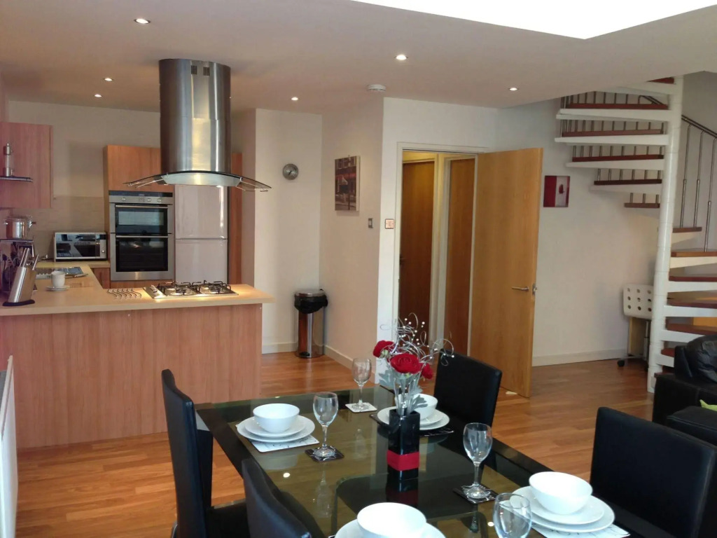 Glasgow Central Skyline Apartment