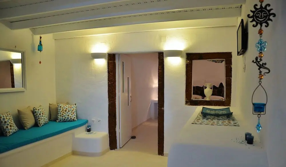 Fira White Residence