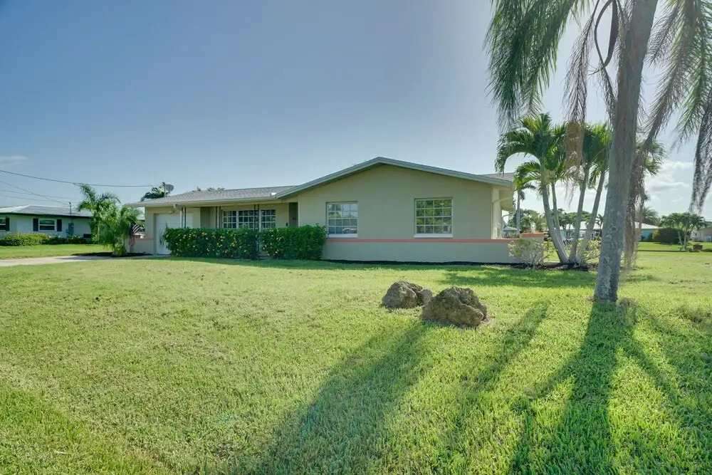 Dock & Screened Porch: Waterfront Cape Coral Home