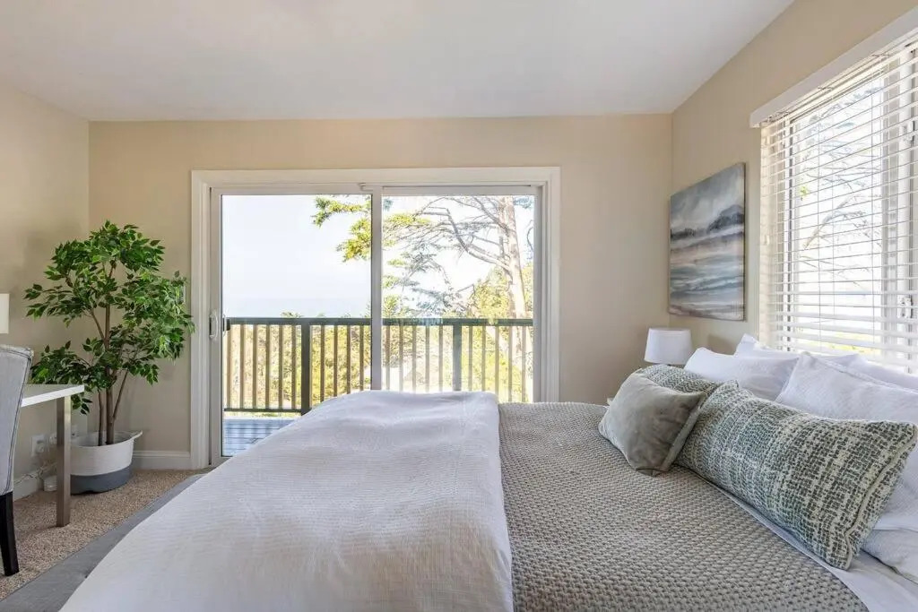 Ocean View Retreat Mins to Beaches & Trails
