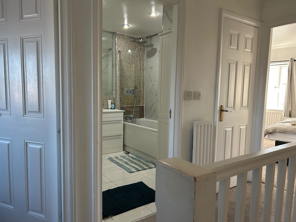 Romford Contractor / Family House