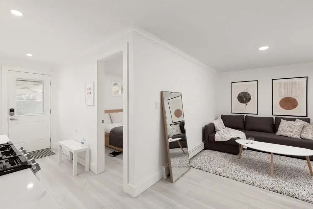 Newly Renovated and Tastefully Furnished 1 BD- 1bath Suite