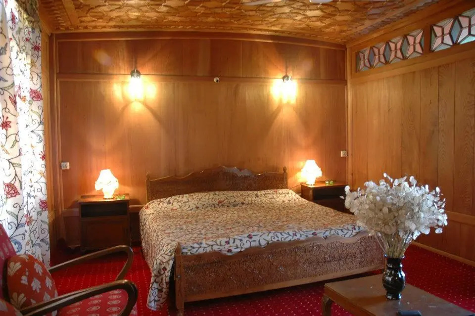 Holiday Inn Group of Houseboat