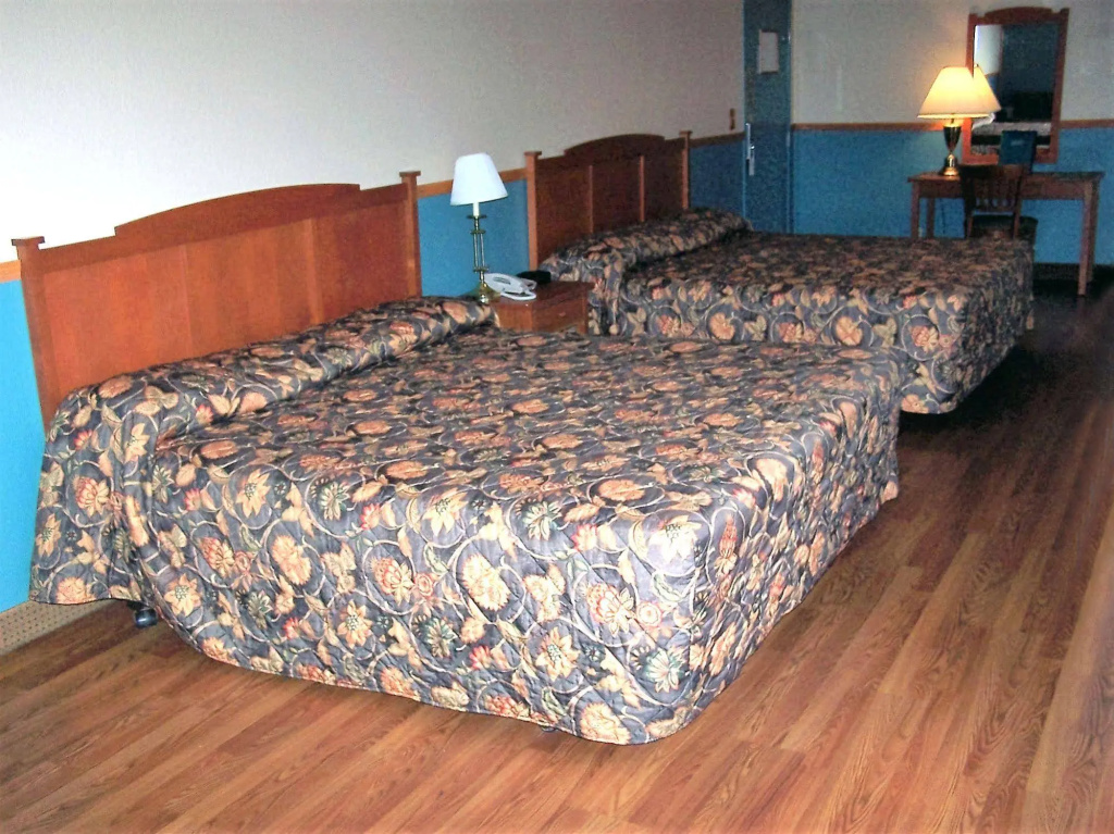 Long House Alaskan Hotel