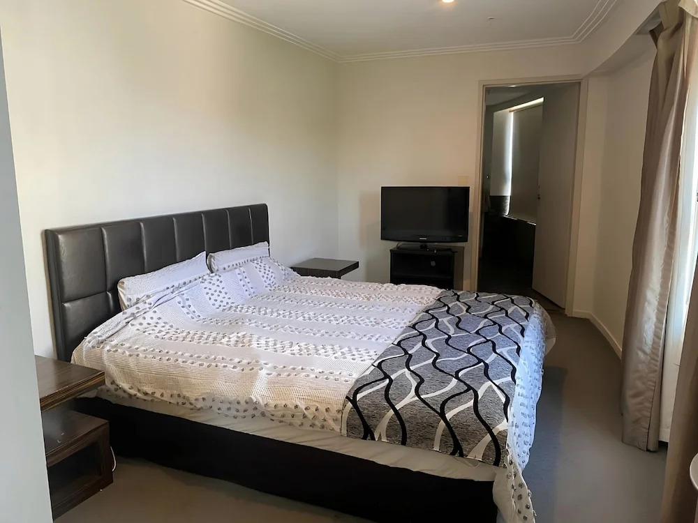 Seasons Hotel ,Darling Harbour