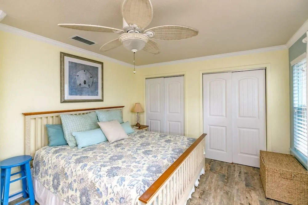 3BR/3BA Pool and Boardwalk to the Beach by RedAwning