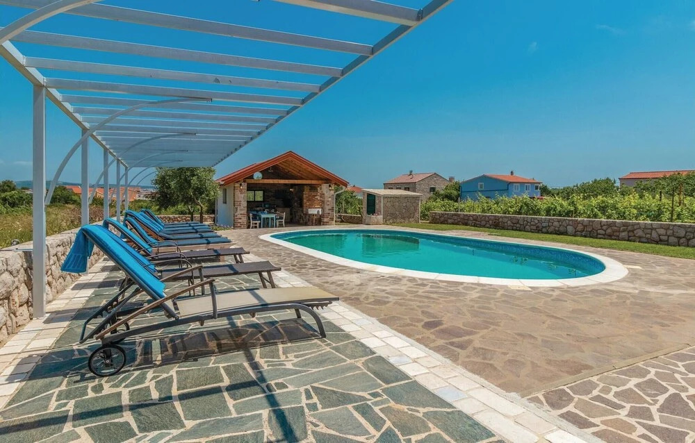 Amazing Home in Pasman With Wifi and 8 Bedrooms