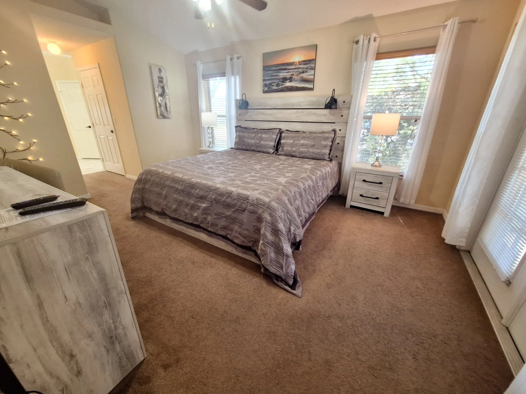 6/3 Pool home with spa and games room!, Clermont, US