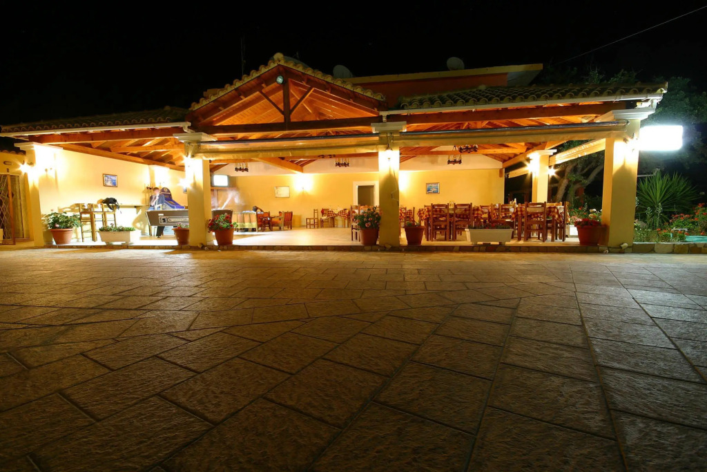 Tzevenos Aparthotel