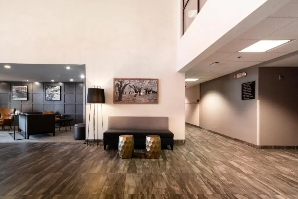 Oxford Suites Chico