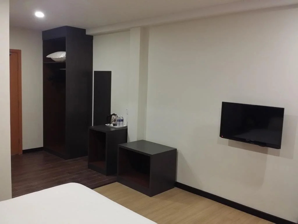 MJ Hotel