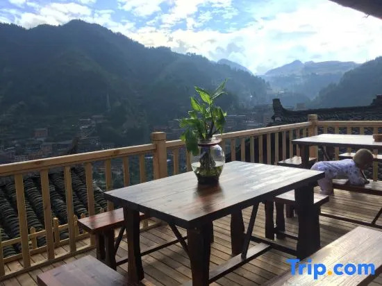 Xijiang Qianhu Miaozhai Guzang Home Inn
