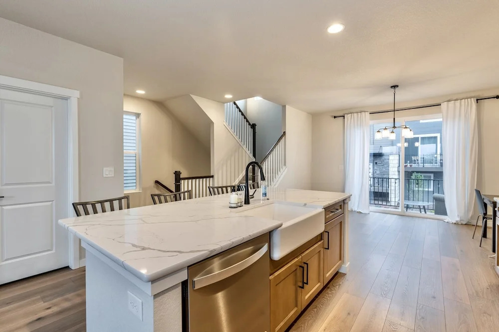 TempurPedic Quartz Balcony Modern