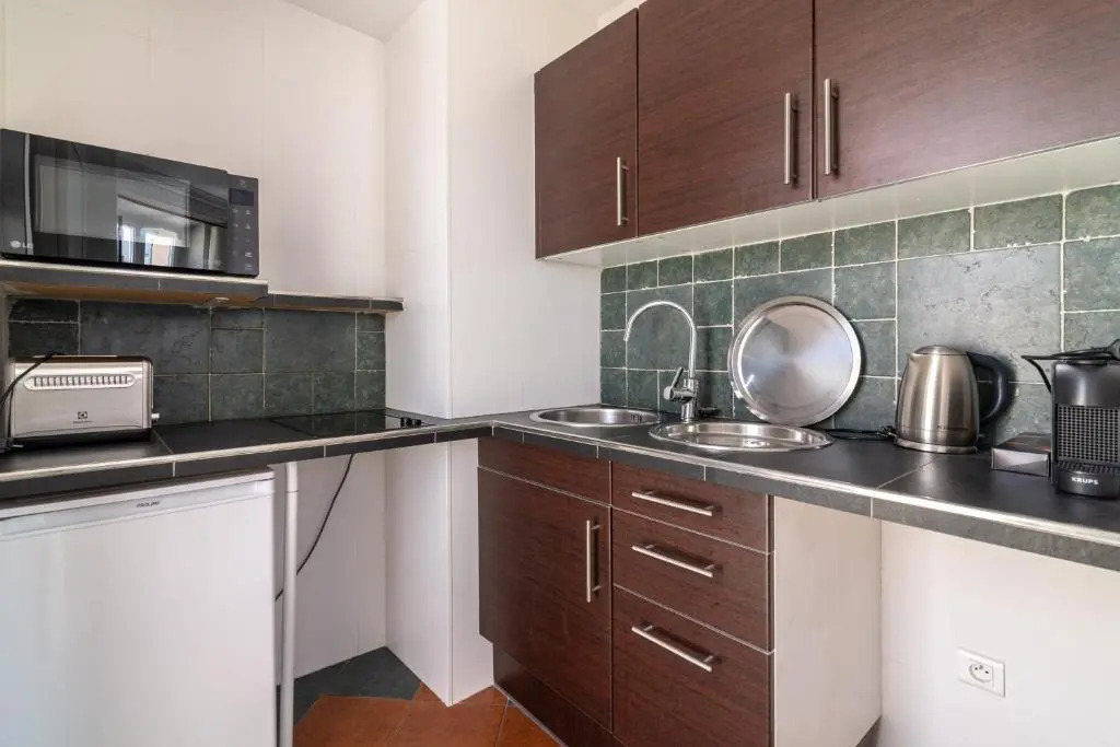 La Guitare 33 - Nice And Spacious 1br Apartment in Center of Cannes, Right Behind Grand Hotel