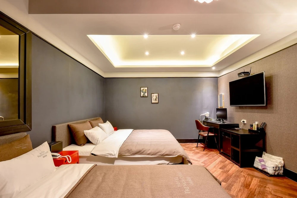 French Code Hotel