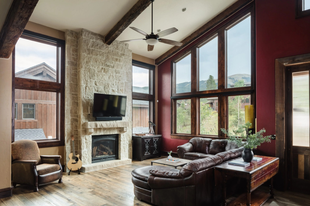 Sleeps 22! Craftsman Haven in Gated Community w/ Movie Room & Skiing