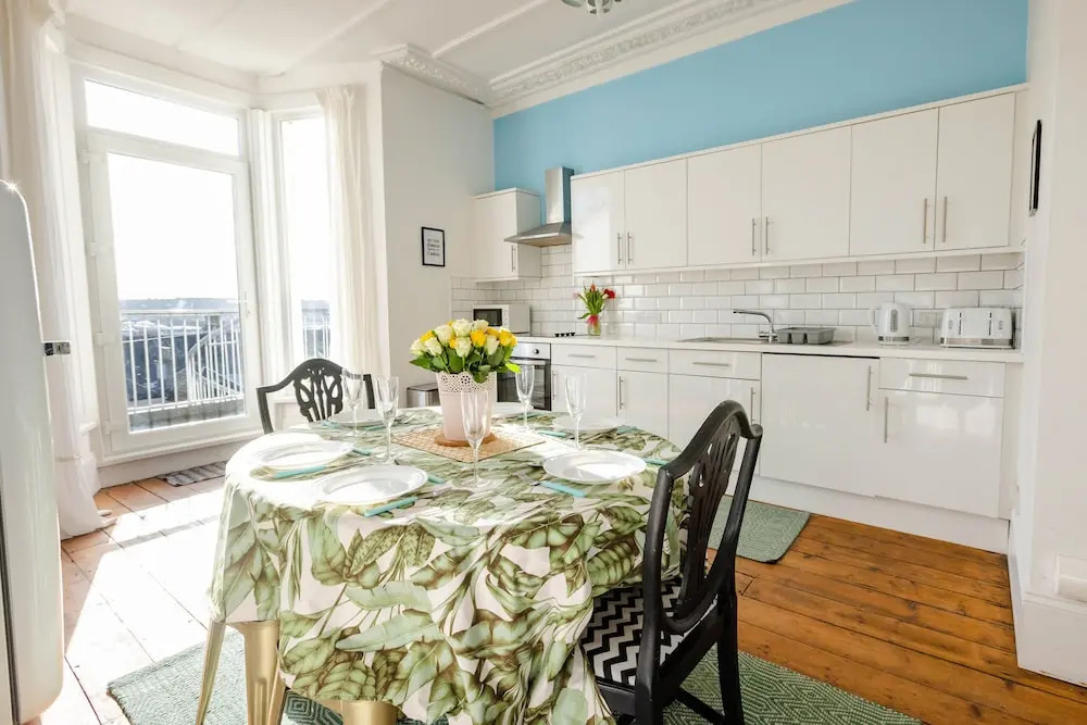 5-bed House With Distant sea Views in Plymouth