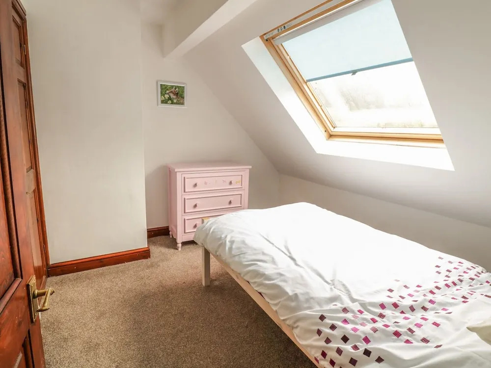 2 Stable Cottage