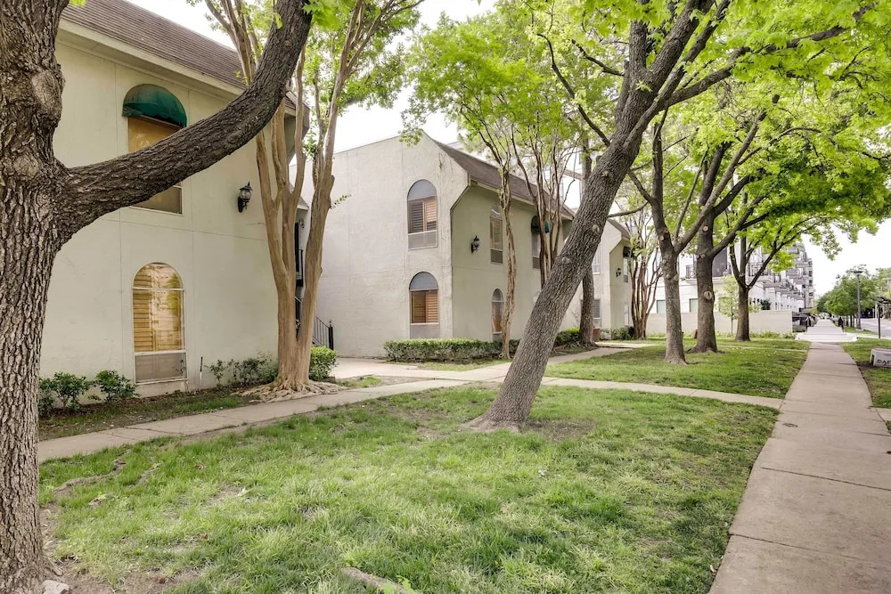Walkable Dallas Vacation Rental w/ Community Pool!