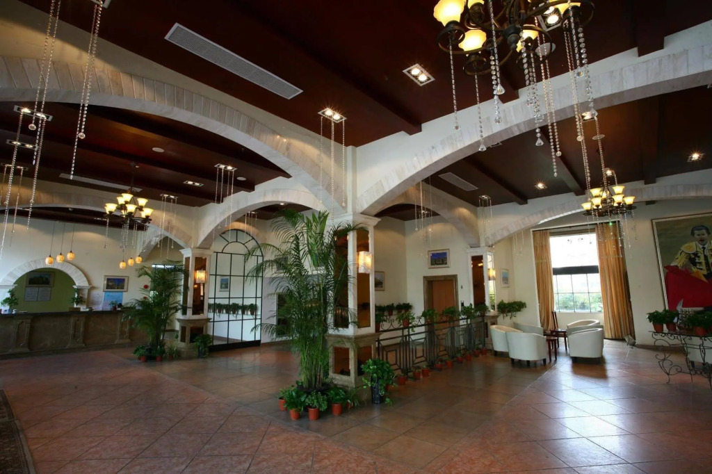 Valenci Hotel