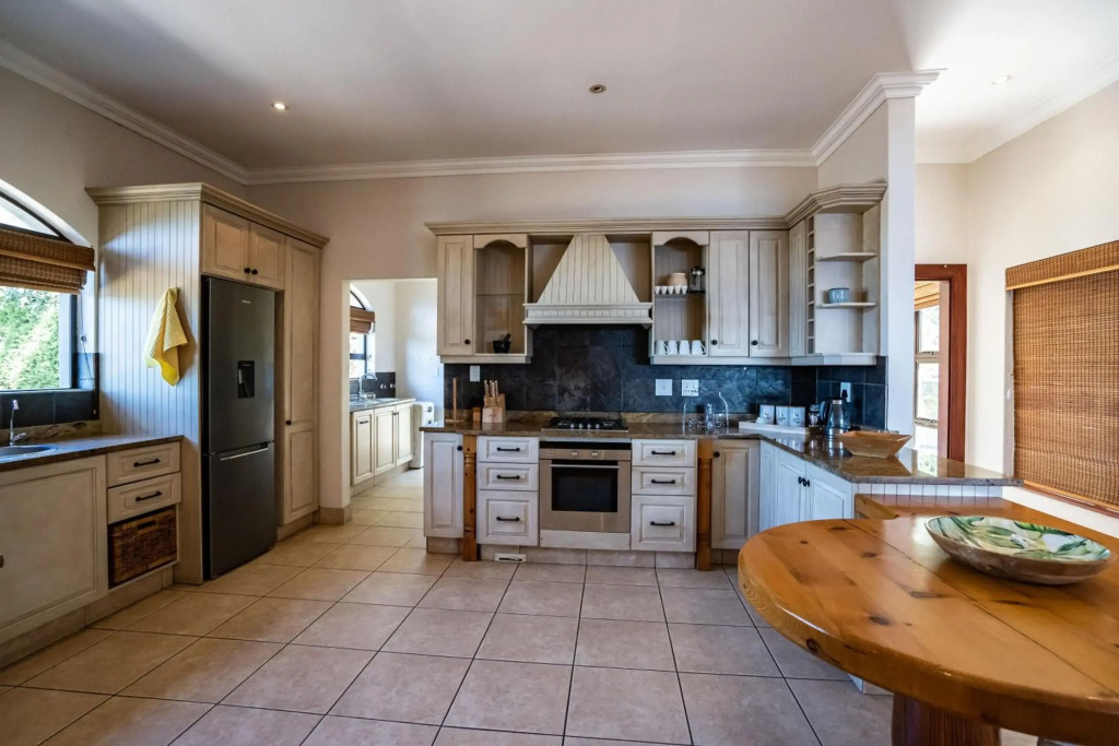 6 Bedroom Tuscan Styled Home in Umdloti Beach