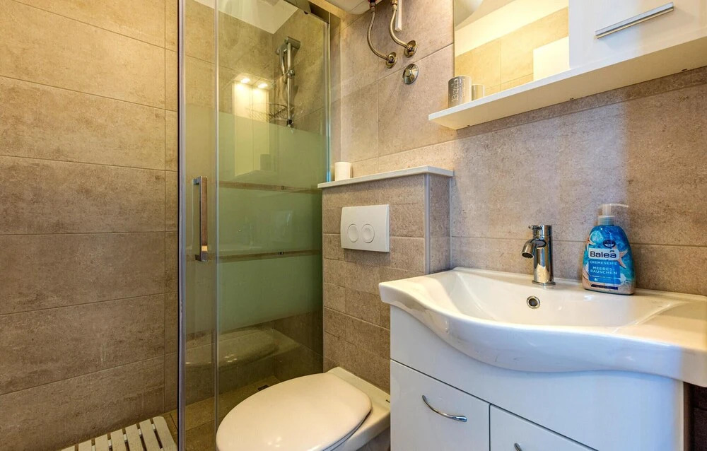 Beautiful Apartment in Jesenice With Wifi and 4 Bedrooms
