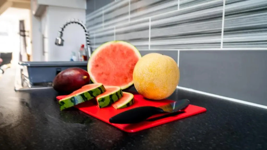 2 bed house, Wifi, dishwasher and garden. Long stay discounts